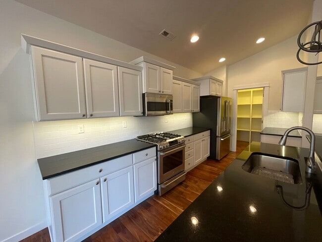 Building Photo - Beautiful Single-Level 3-Bedroom, 2-Bath Home in Sisters, Oregon