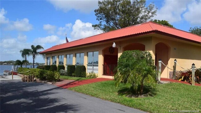 Building Photo - 1913 SW Palm City Rd