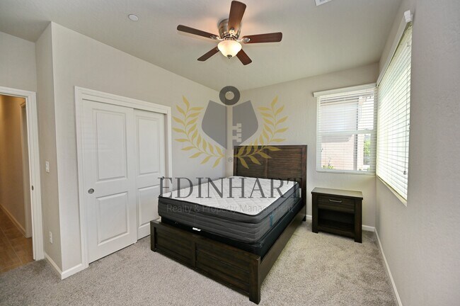 Building Photo - 502 Traverse Dr S