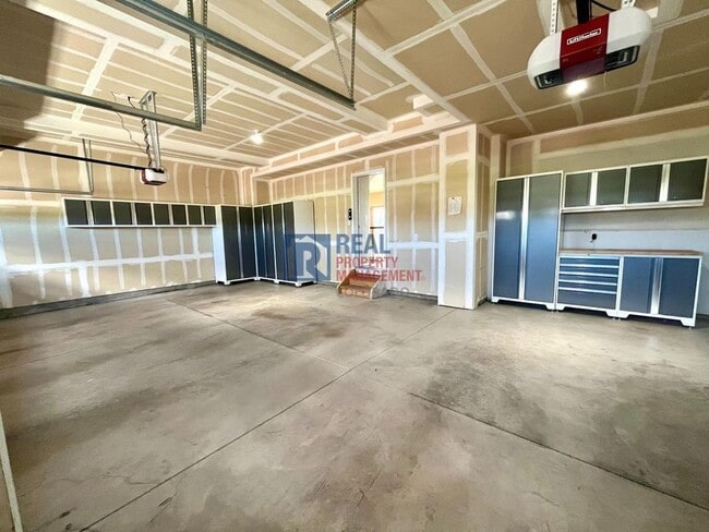 Building Photo - 10776 Forest Creek Dr