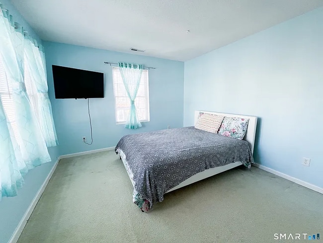 Building Photo - Welcome to 61 Laurel Ave, a beautifully updated 3 bedroom, 2.5 bathroom home