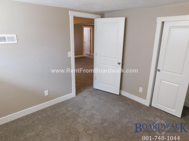 Building Photo - Fantastic SLC home!