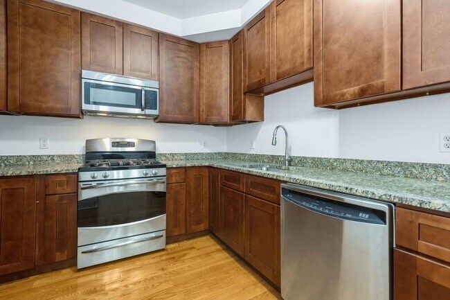 Primary Photo - 809-815 22nd St