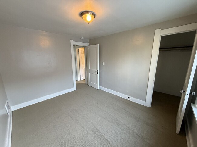 Building Photo - 3944 Revere Dr