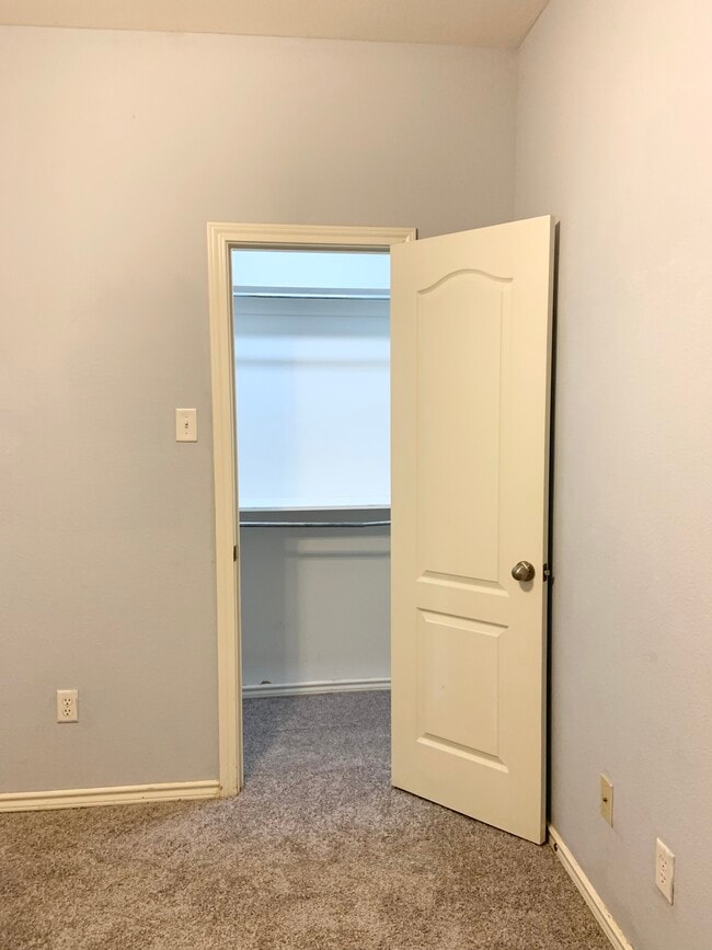 Building Photo - 1613 Makayla Ln