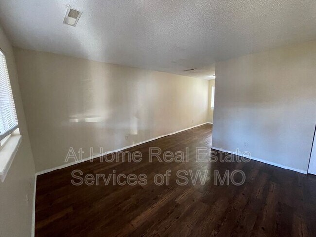 Building Photo - 510 W Scott St