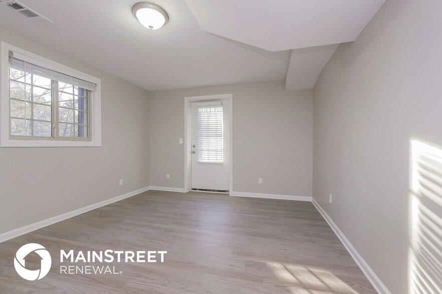 Building Photo - 2826 Bretton Dr