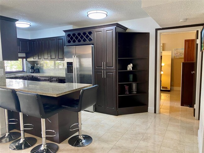 Building Photo - 17011 N Bay Rd