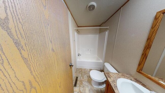 Building Photo - 124 Delta Ave