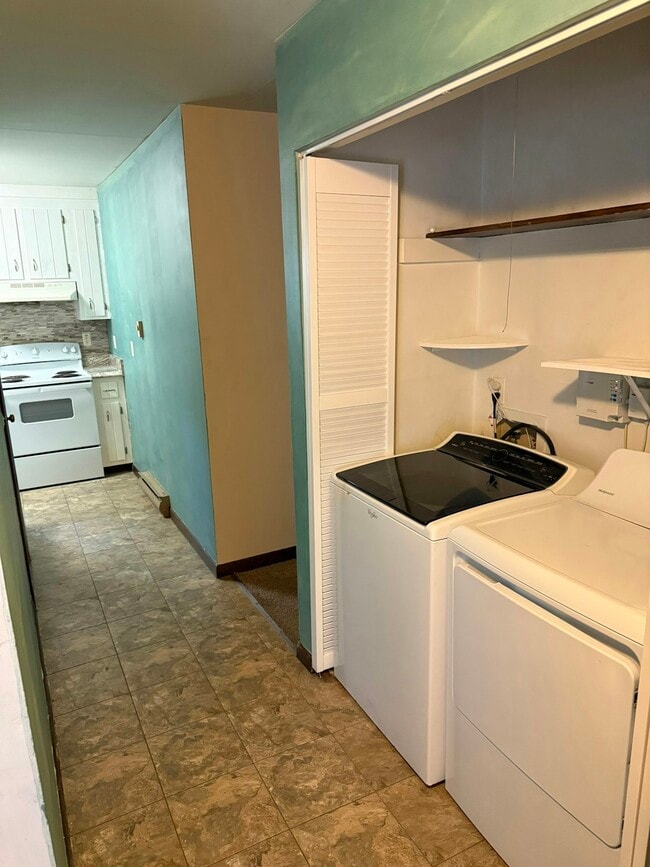 Building Photo - 800 Fahey Cir