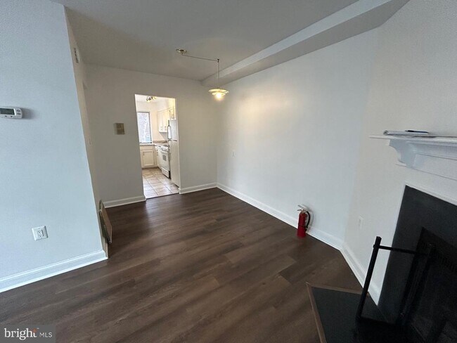 Building Photo - 3815 Davis Pl NW