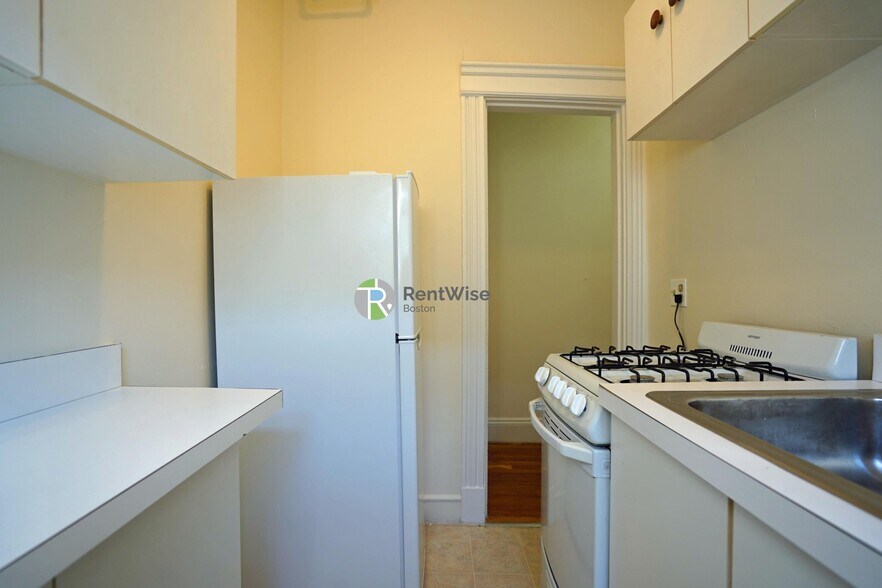 Building Photo - 1152 Commonwealth Ave