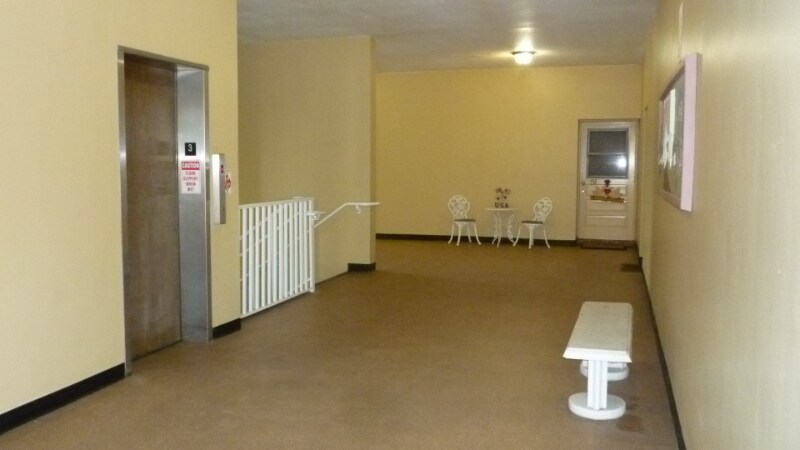 Building Photo - 2402 Ecuadorian Way