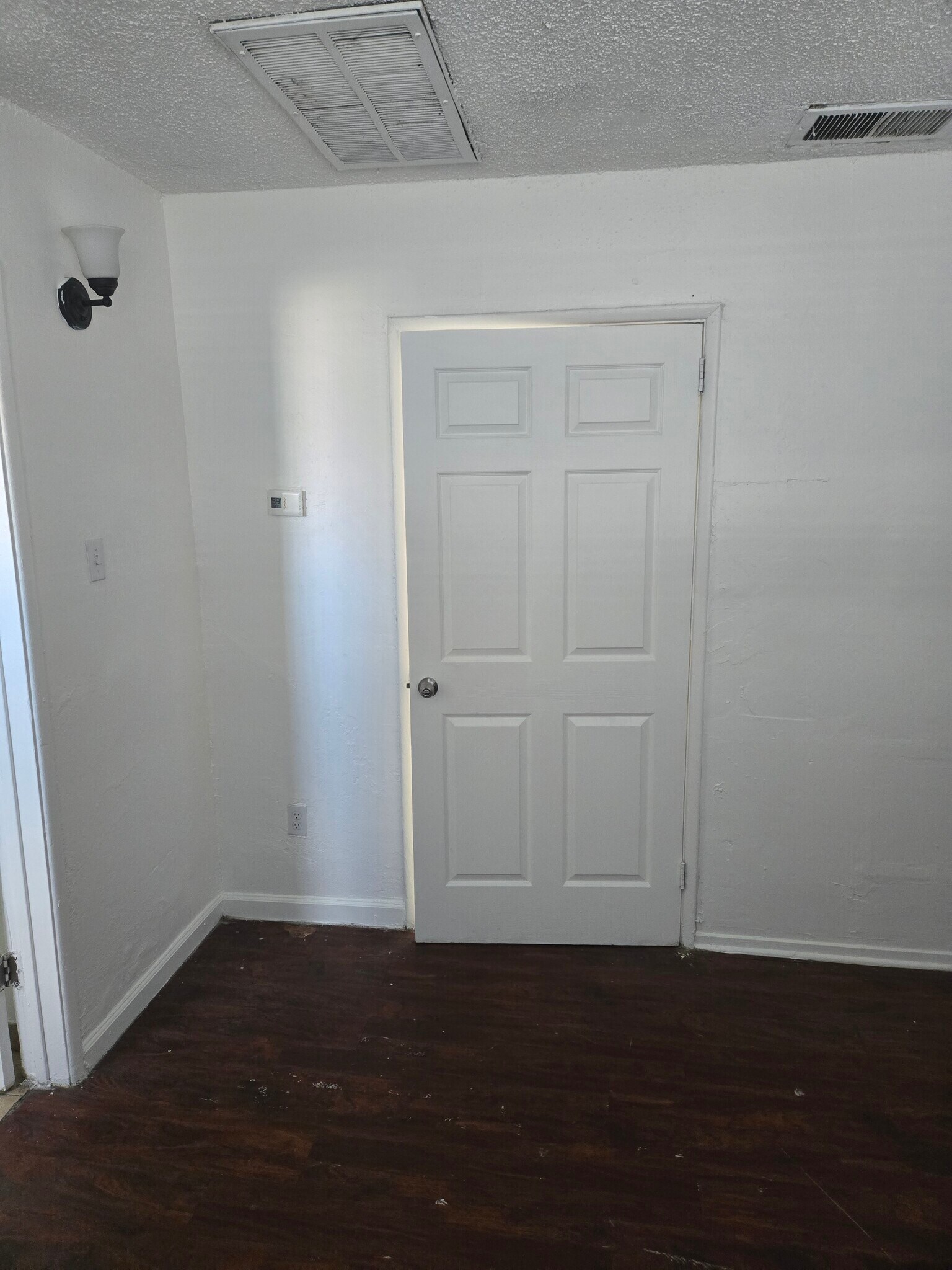 Building Photo - 708 Jackson Ave