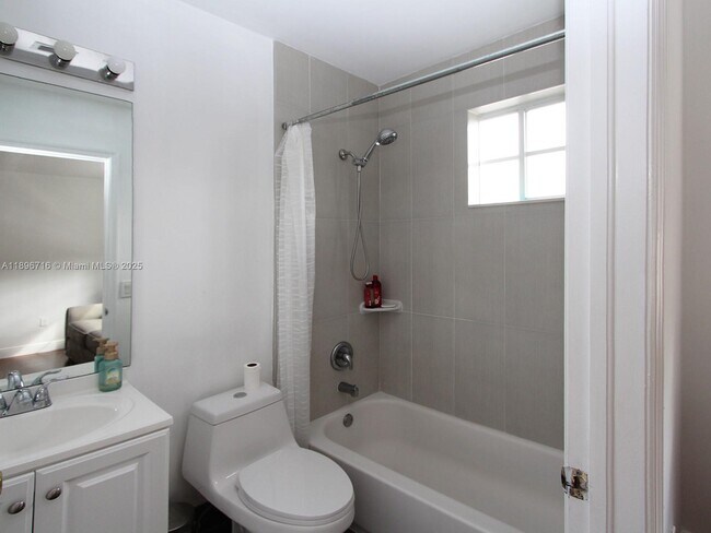 Building Photo - 5755 NW 115th Ct