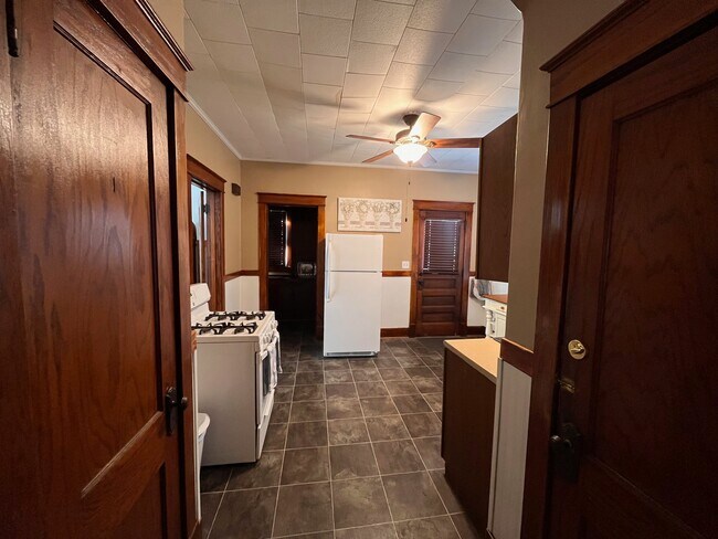 Building Photo - 2608 Leclaire St