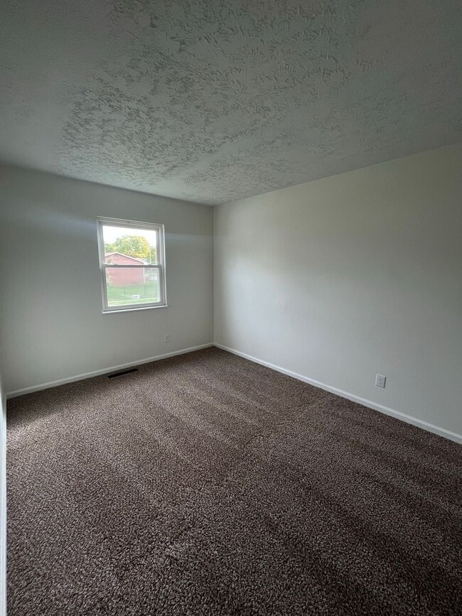 Building Photo - Charming 3 Bedroom Home with Finished Base...