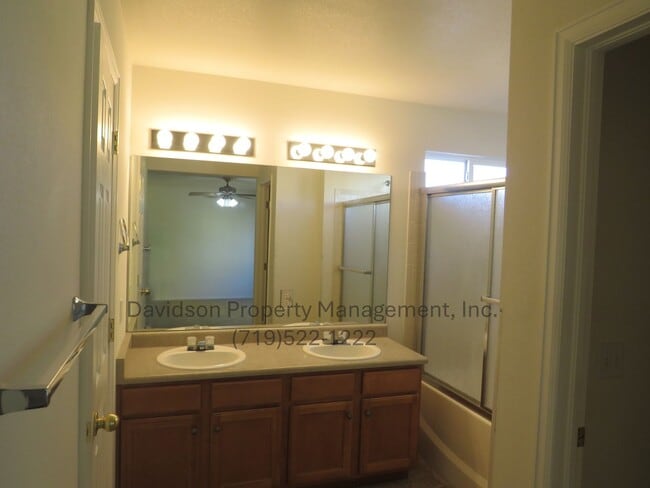 Building Photo - Beautiful 3-Bedroom House in Eastern Color...