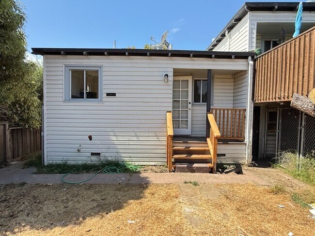 Building Photo - 2516 San Mateo St