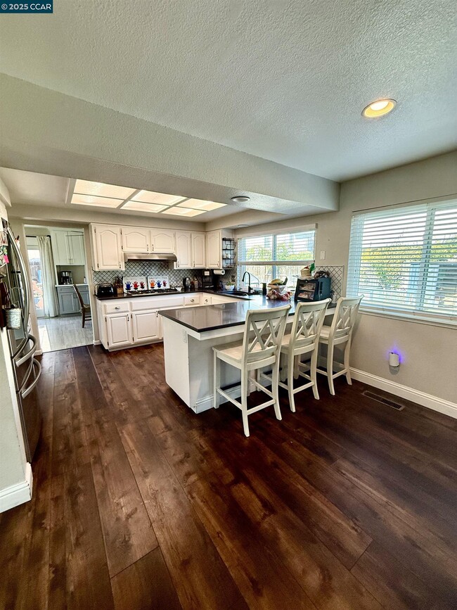 Building Photo - 319 Flagstone Ct