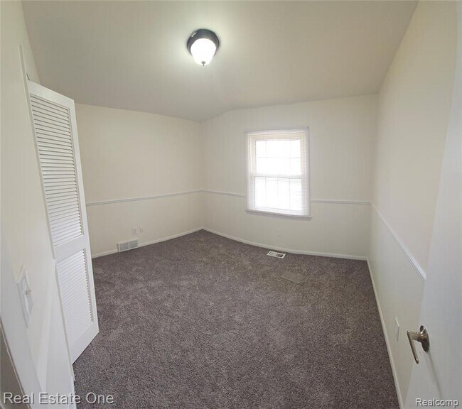 Building Photo - 25825 Sierra Dr