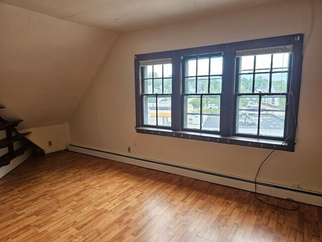 Building Photo - 271 Nashua St