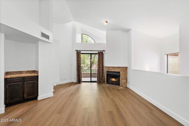 Building Photo - 10301 N 70th St