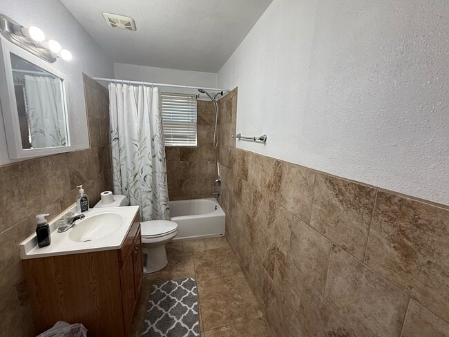 Building Photo - 420 E 47th St