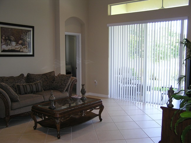 Building Photo - 420 Holly Fern Terrace