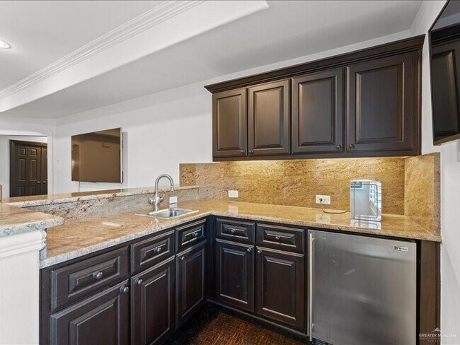 Building Photo - 7 Ivy Castle Ct