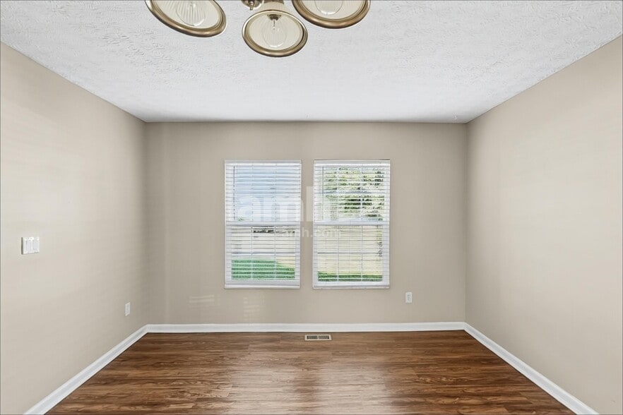 Building Photo - 4024 Walnut Crossing Dr