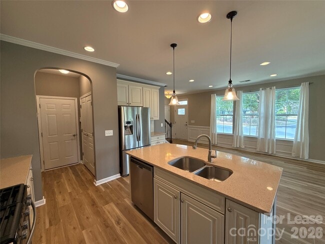 Building Photo - 5818 Glenmore Garden Dr