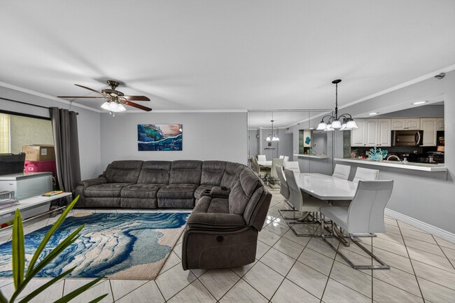Building Photo - 2200 S Cypress Bend Dr