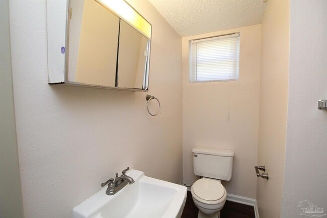 Building Photo - 5 Edgewood Cir