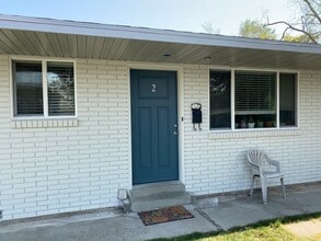 Building Photo - 422 E Emerson Ave
