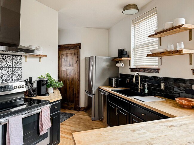 Building Photo - Modern 1 Bedroom, 1 Bathroom Home in East Missoula – Fully Furnished!