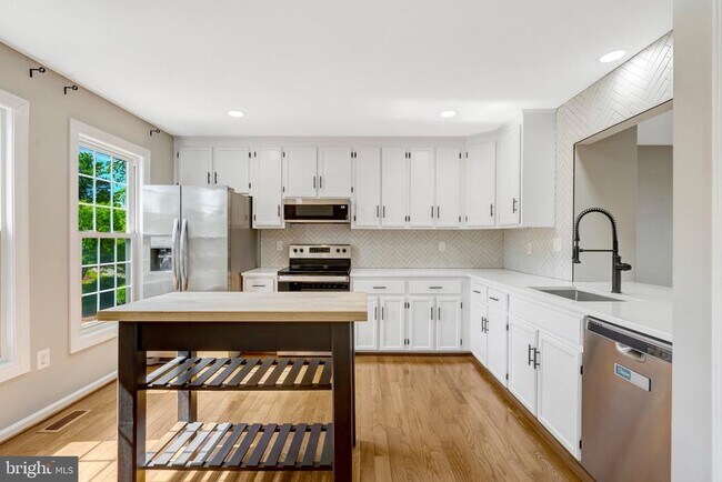 Building Photo - 8478 Battle Ct