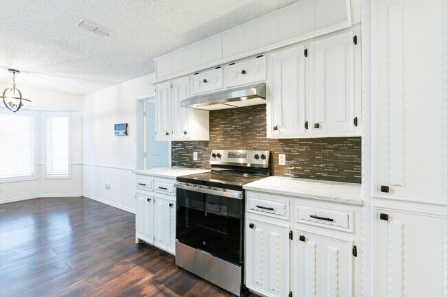 Building Photo - 4813 73rd St