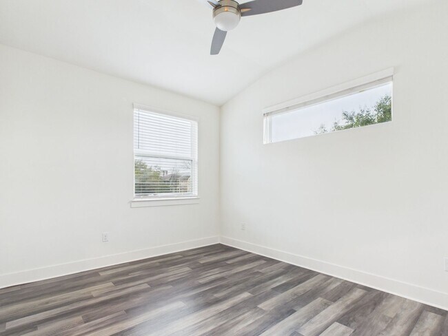 Building Photo - 6102 Caddie St