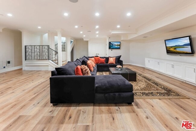 Building Photo - 345 S Saltair Ave