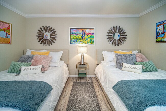 Building Photo - 910 Duncan Ln