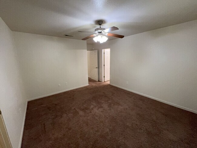 Building Photo - 1405 Cinch Dr