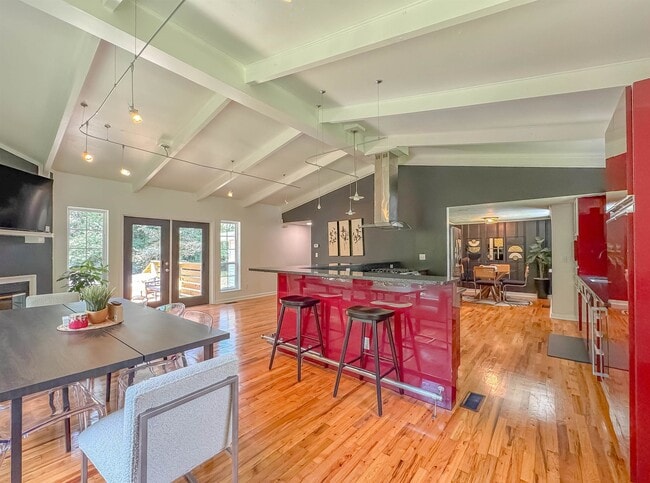 Building Photo - 1044 Seminole Dr