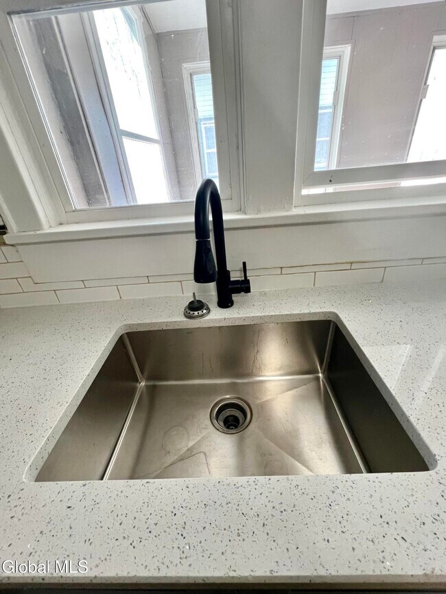 Building Photo - 298-300-300 Locust Ave