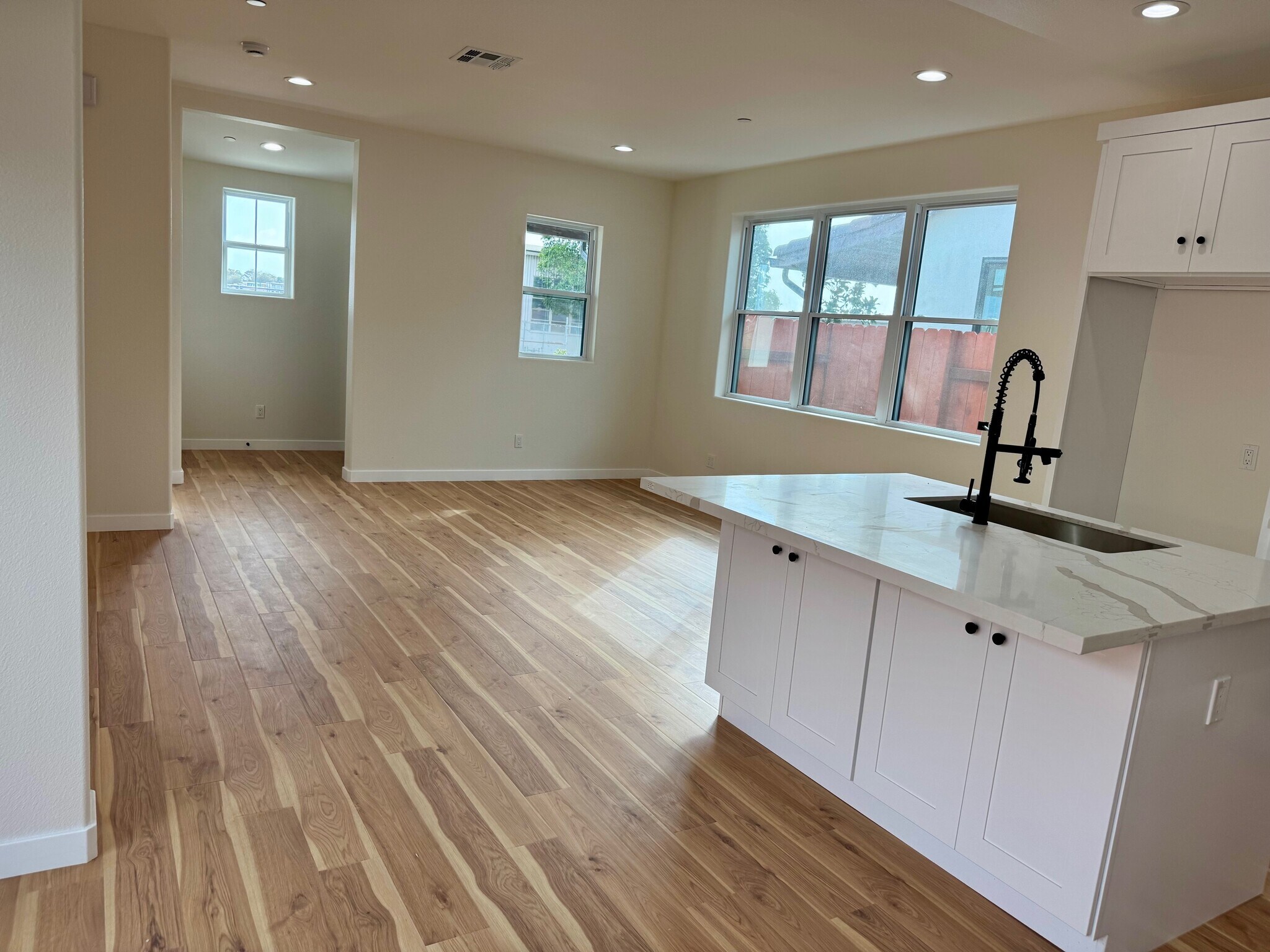 Building Photo - 1101 W 2nd St