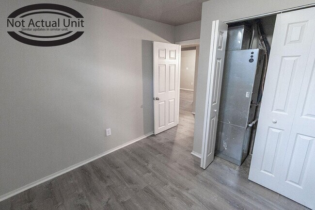 Building Photo - 203 Wheaton Ct