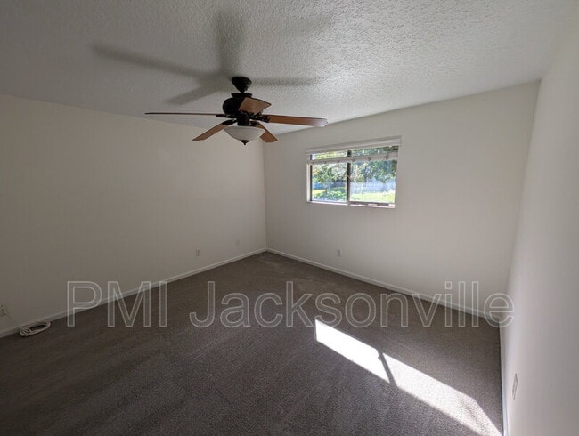 Building Photo - 2257 Fairway Villas Ln N