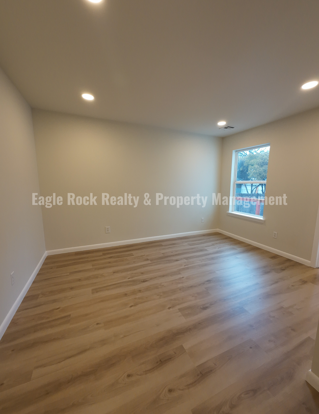 Building Photo - Newly Renovated South Tulsa Home for Rent ...