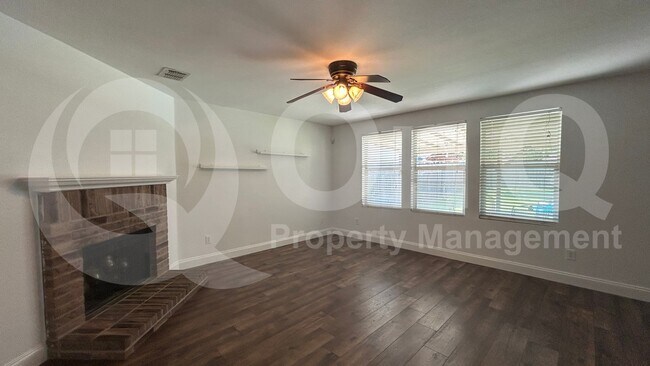 Building Photo - 905 Cedar Creek Dr