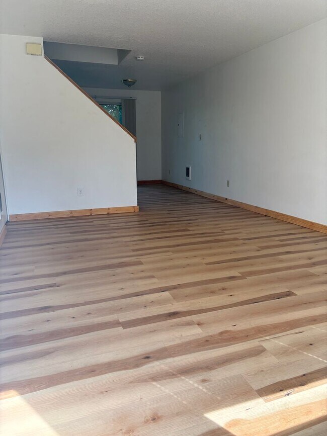 Building Photo - 3039-3041 SE 38th Ct